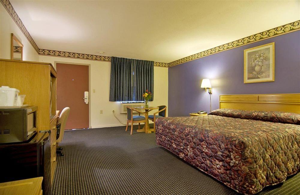 Фото Americas Best Value Inn Wethersfield Hartford