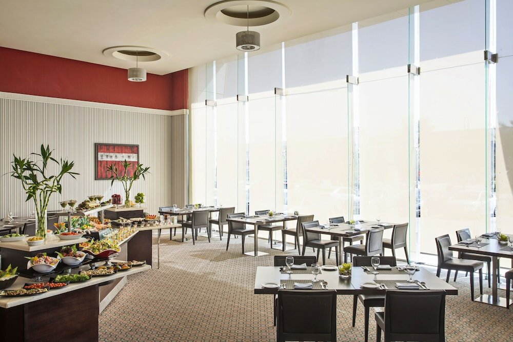 Фото Sunday Business Avenue