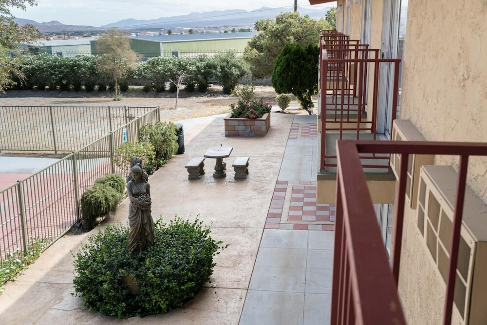 Фото California Inn