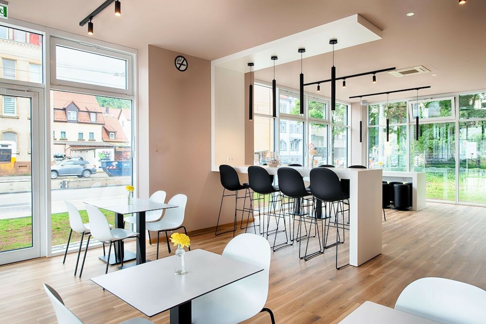 Фото B&b Hotel Stuttgart-Neckarhafen