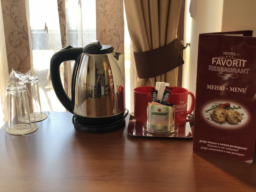Фото Hotel Favorit