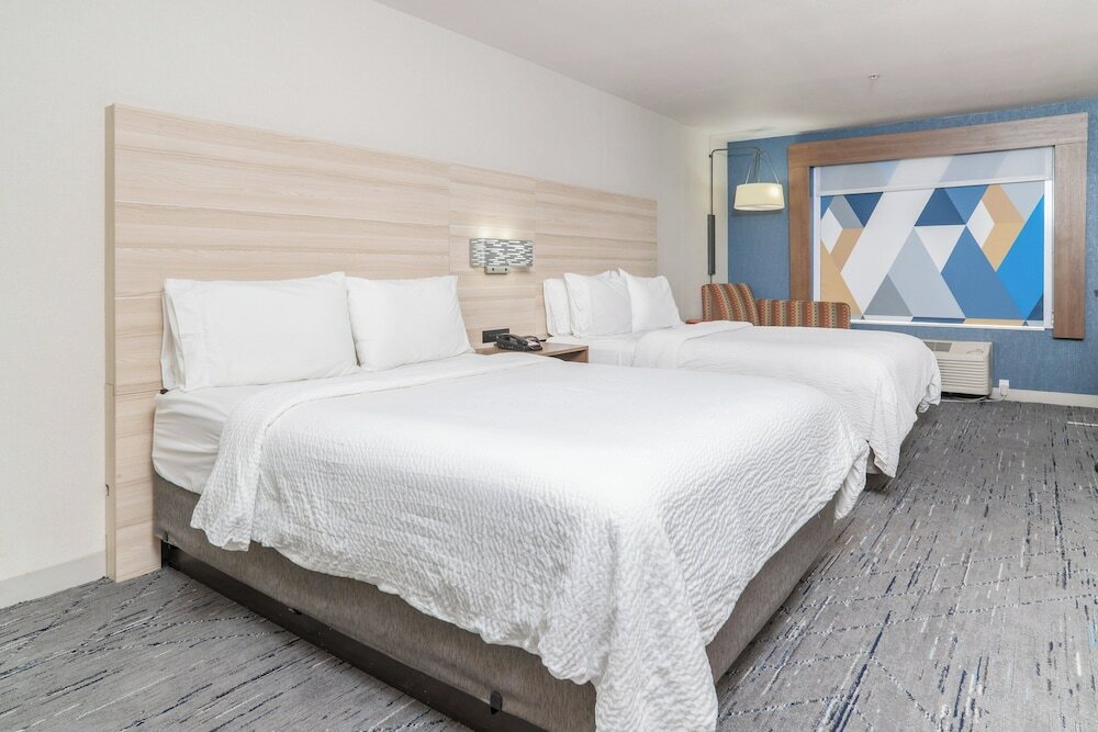 Фото Holiday Inn Express & Suites San Diego Otay Mesa