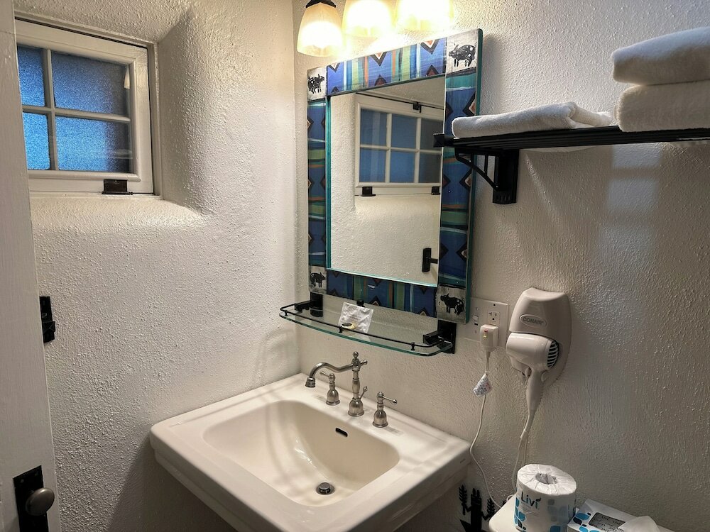 Фото The Historic Taos Inn