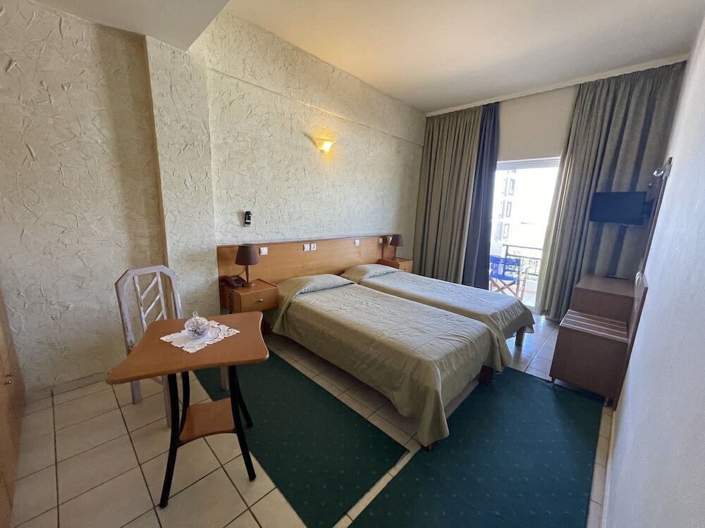 Фото Hotel Flisvos