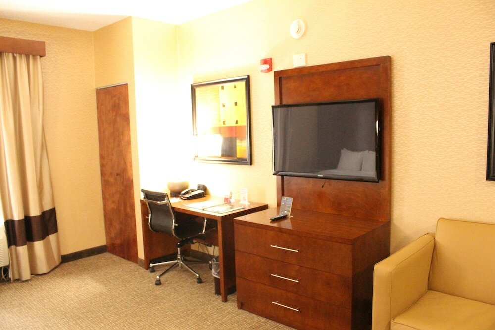Фото Quality Suites Nyc Gateway