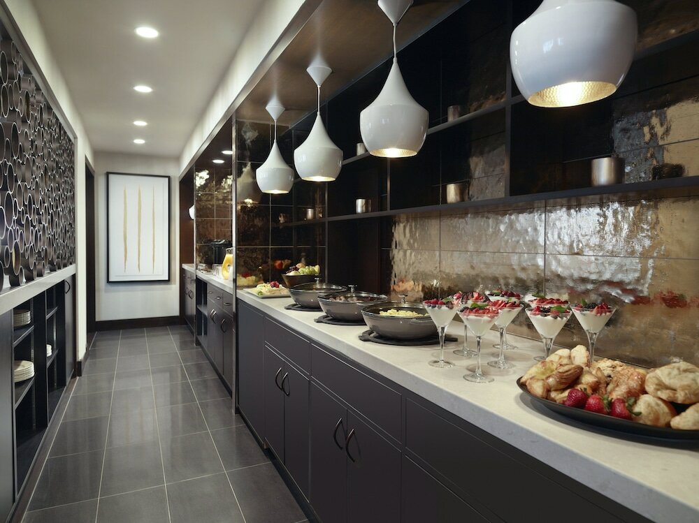 Фото Omni Charlotte Hotel