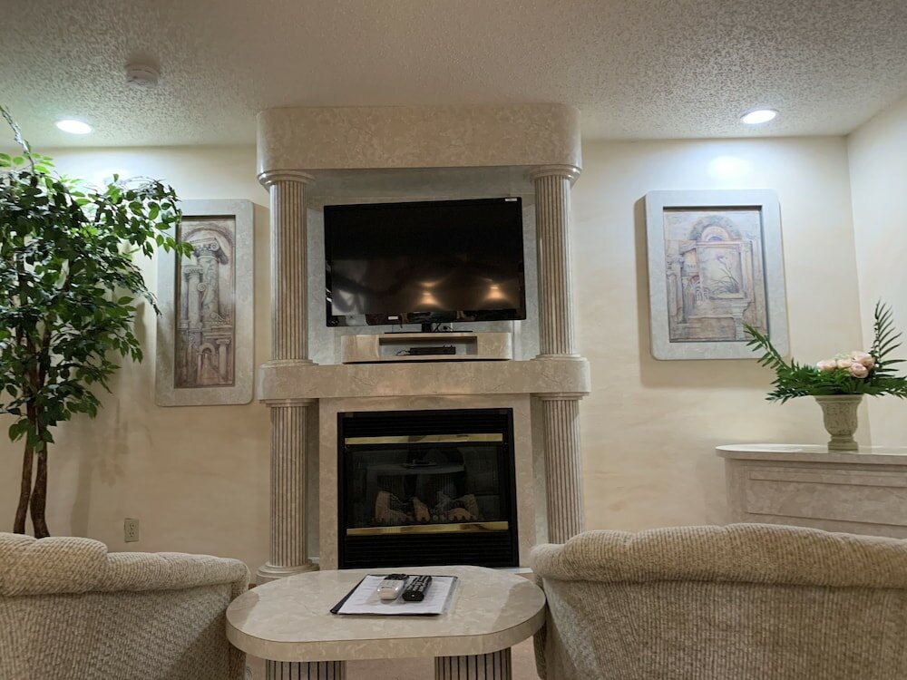 Фото Designer Inn & Suites