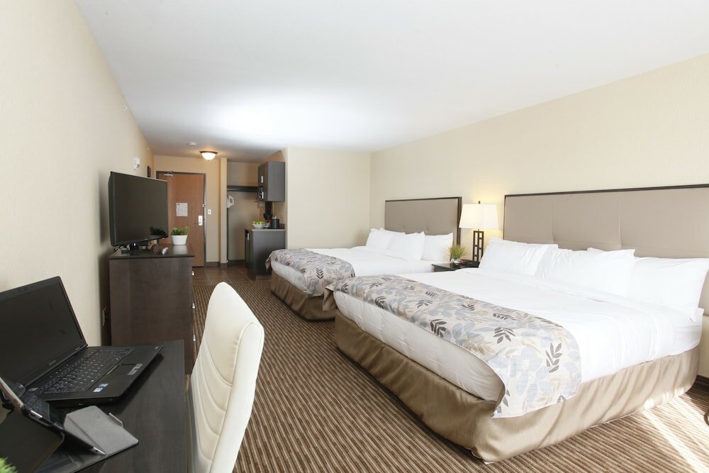 Фото Pomeroy Inn & Suites at Olds