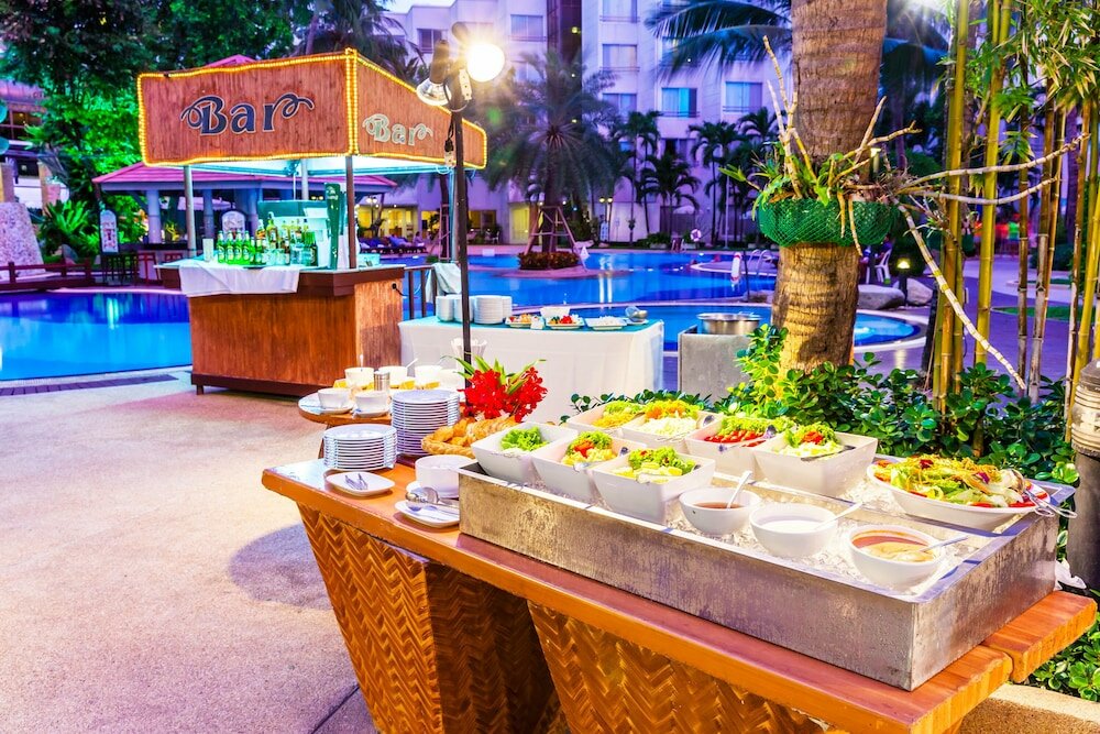 Фото Cholchan Pattaya Beach Resort