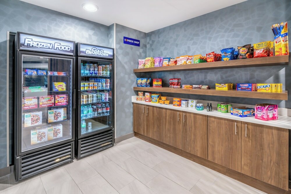 Фото Holiday Inn Express Hotel & Suites - Cheyenne, an Ihg Hotel