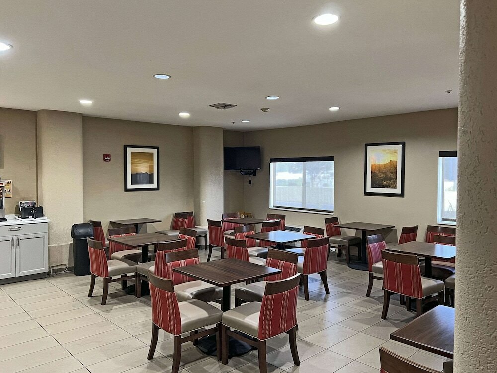 Фото Comfort Suites Peoria Sports Complex