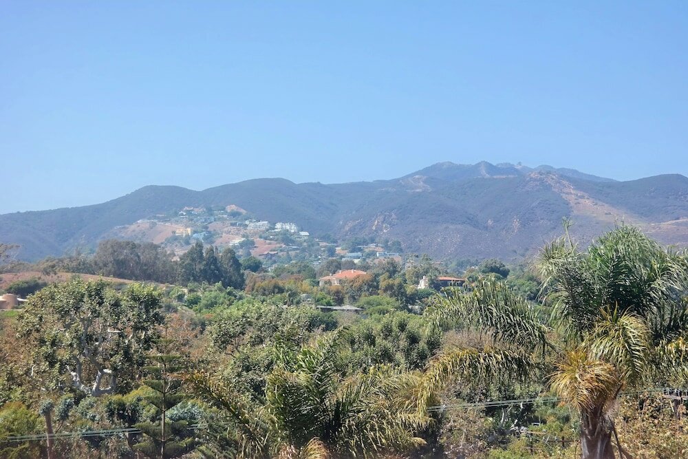 Фото Malibu Country Inn