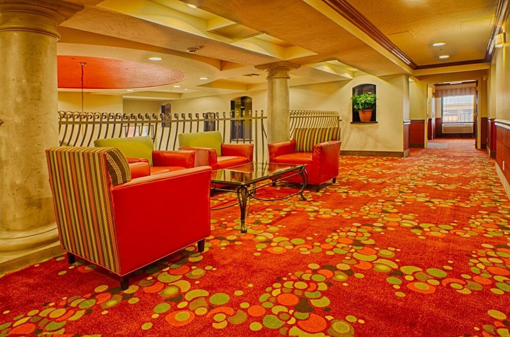 Фото Holiday Inn Express & Suites Tucson Mall