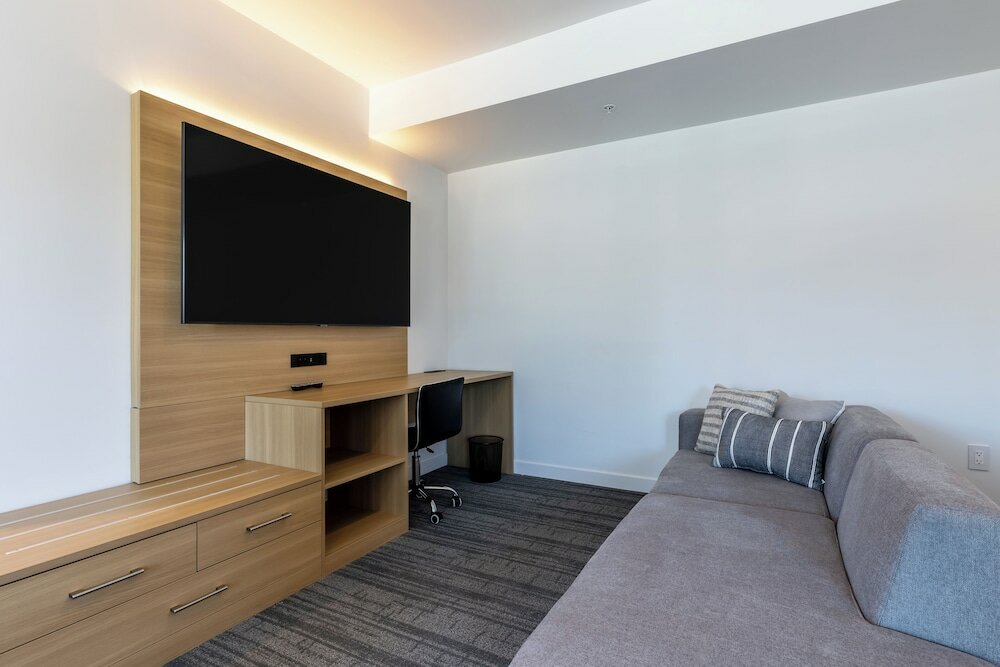 Фото Hotel Mai Downtown Long Beach