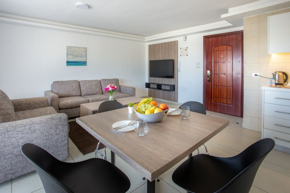 Фото Triple A Hotel Apartments