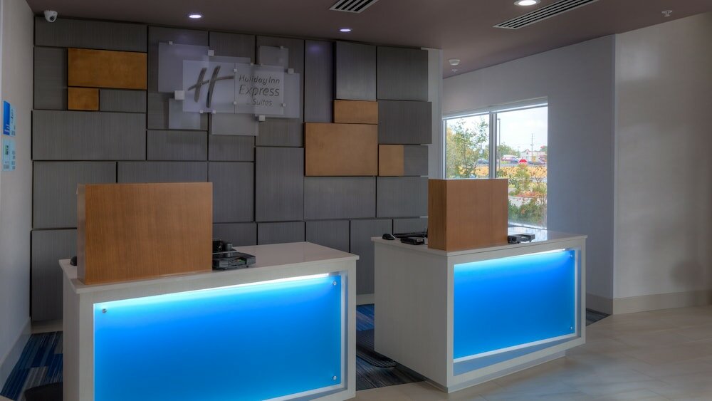 Фото Holiday Inn Express & Suites Tulsa Midtown, an Ihg Hotel