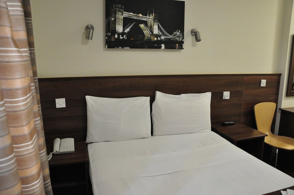 Фото Ascot Hyde Park Hotel