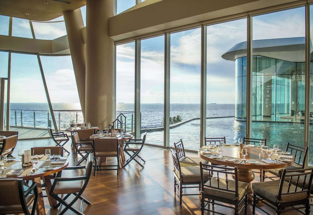 Фото Conrad Manila