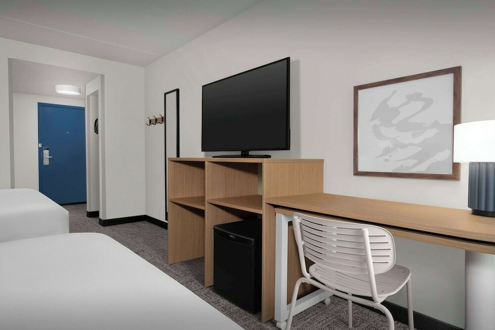 Фото Comfort Inn & Suites Airport