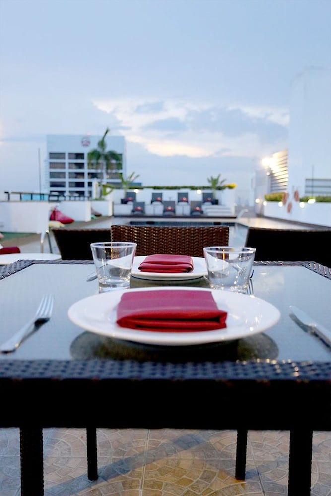 Фото Furama Silom Bangkok Hotel