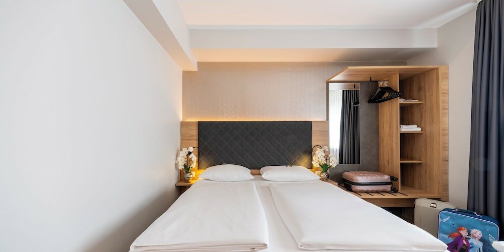 Фото Hotel Rieker Stuttgart Hauptbahnhof