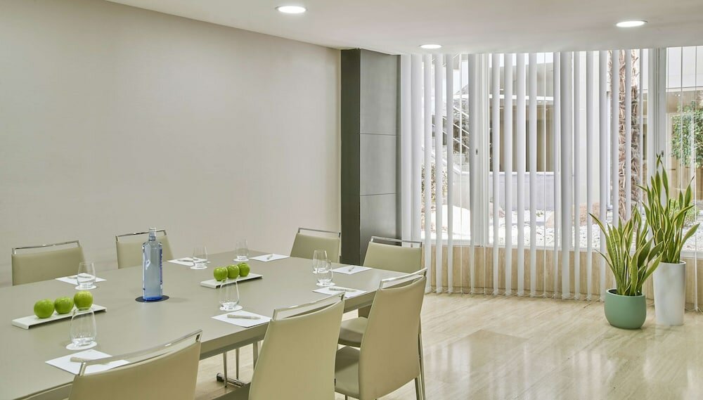 Фото Nh Madrid Paseo de la Habana