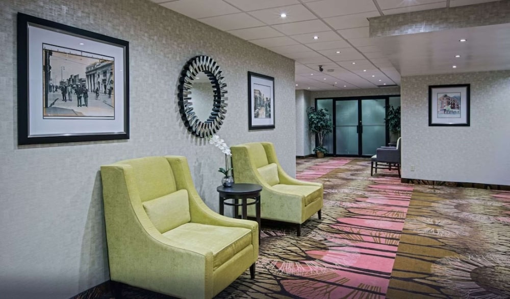 Фото Quality Inn & Suites Regina Downtown