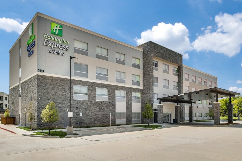Фото Holiday Inn Express And Suites Denton South, an Ihg Hotel