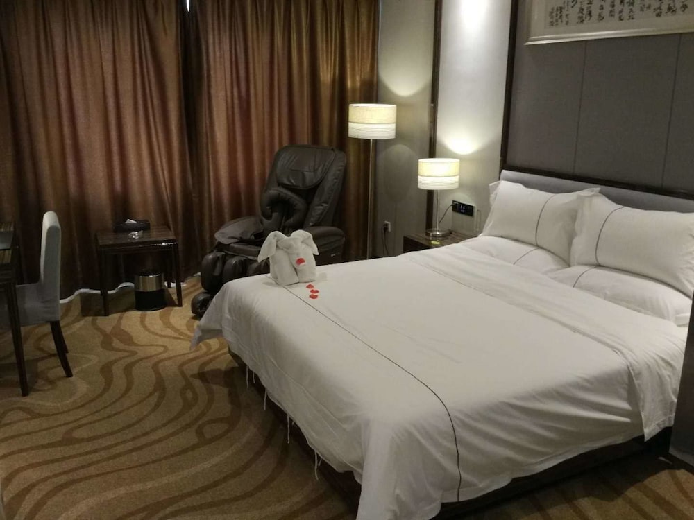 Фото Luoyang Yihe Hotel