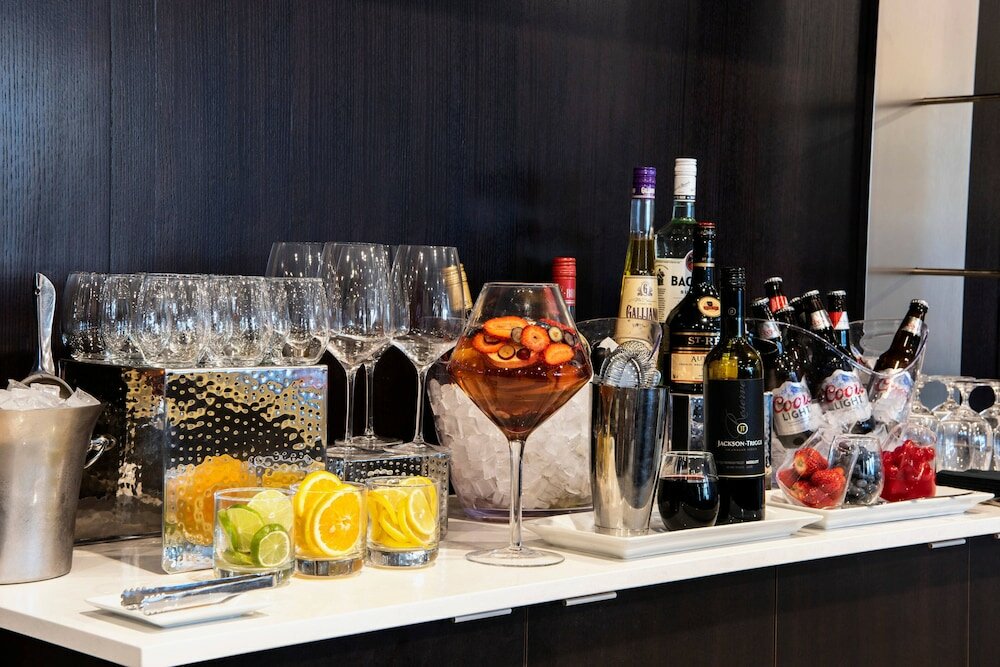 Фото Courtyard by Marriott Edmonton West