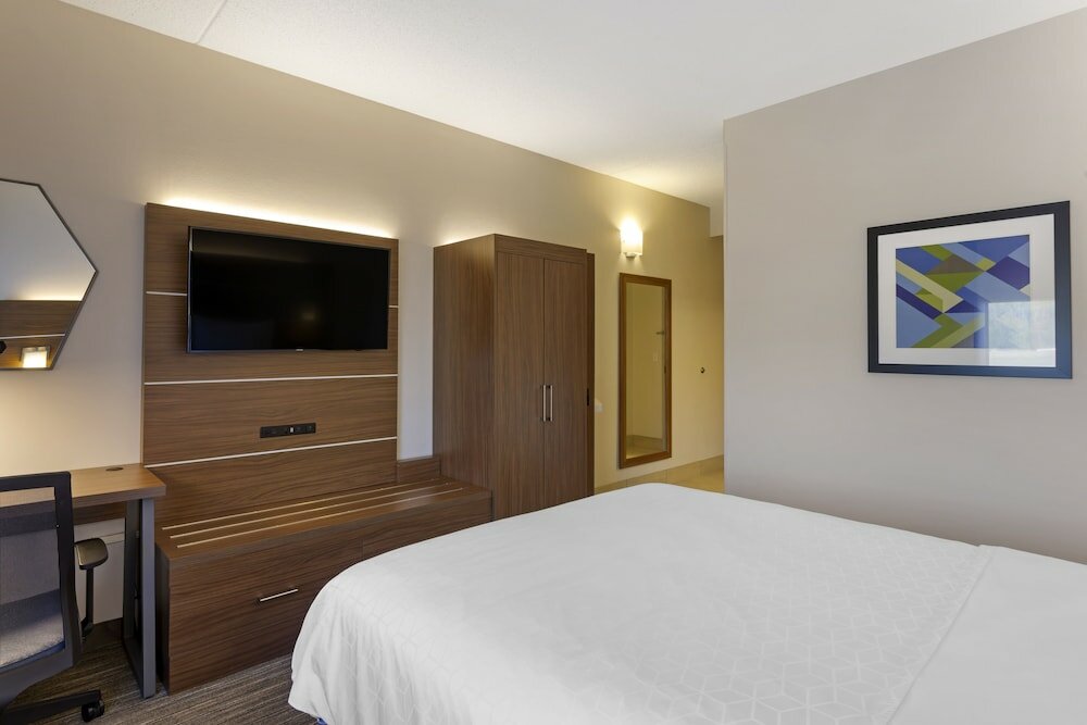 Фото Holiday Inn Express & Suites Harrison