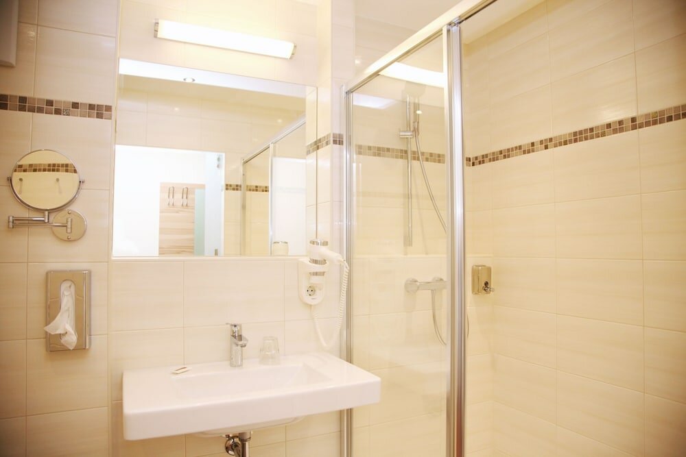 Фото Tinschert Hotel-Restaurant-Partyservice