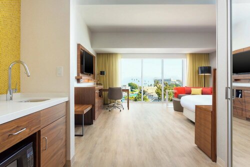 Гостиница Courtyard by Marriott Santa Monica в Санта Монике