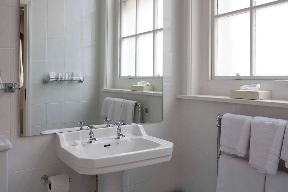 Фото St James Hotel, Bw Premier Collection