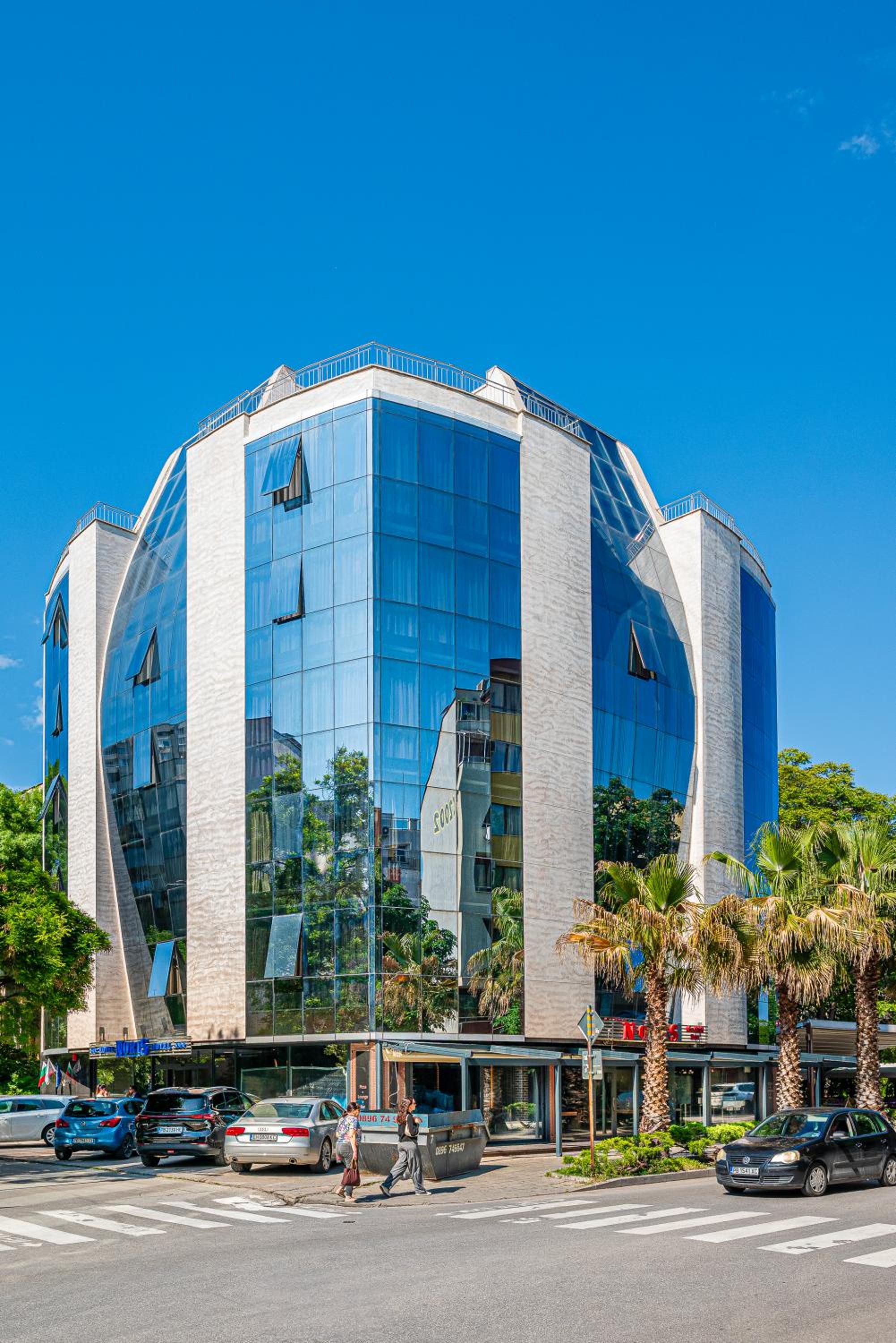 Фото отеля 1