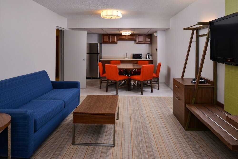 Фото Holiday Inn Express & Suites Springfield