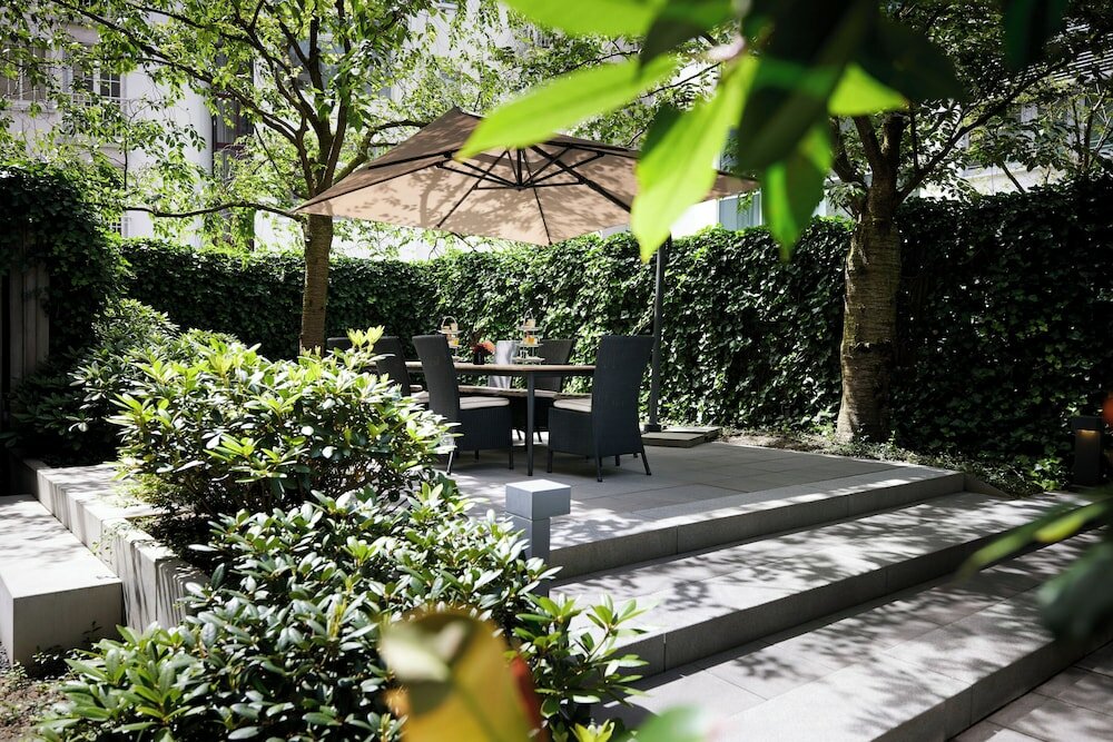 Фото The George Hotel