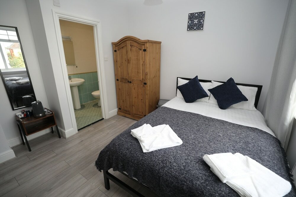 Фото Golders Park Hotel