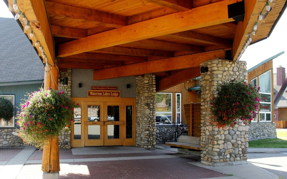 Фото Waterton Lakes Lodge Resort