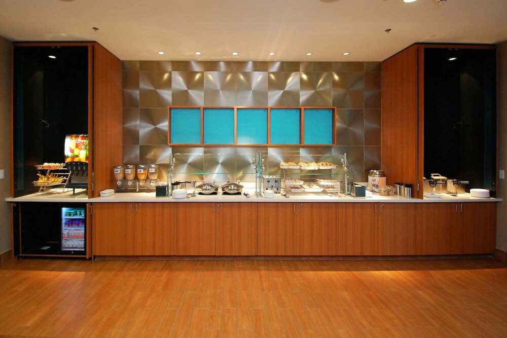 Фото SpringHill Suites Las Vegas North Speedway