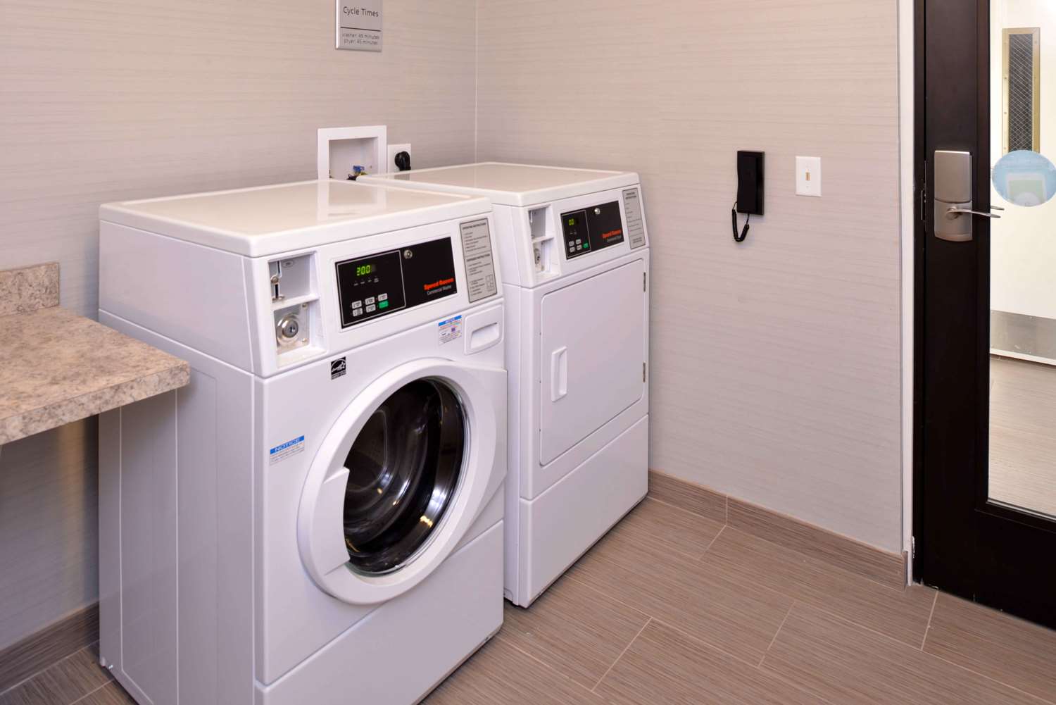 Фото Hampton Inn & Suites Albany-East Greenbush