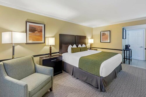 Внешний вид отеля Best Western Canoga Park Motor Inn в Лос-Анджелесе, фото 2