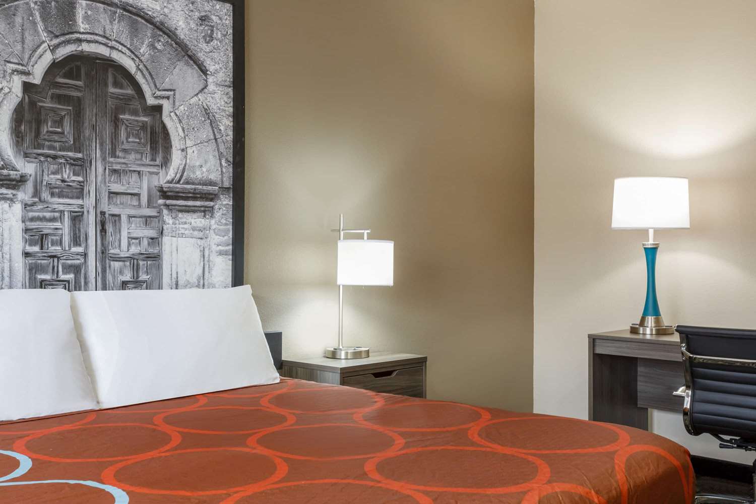 Фото Super 8 by Wyndham San Antonio Airport North