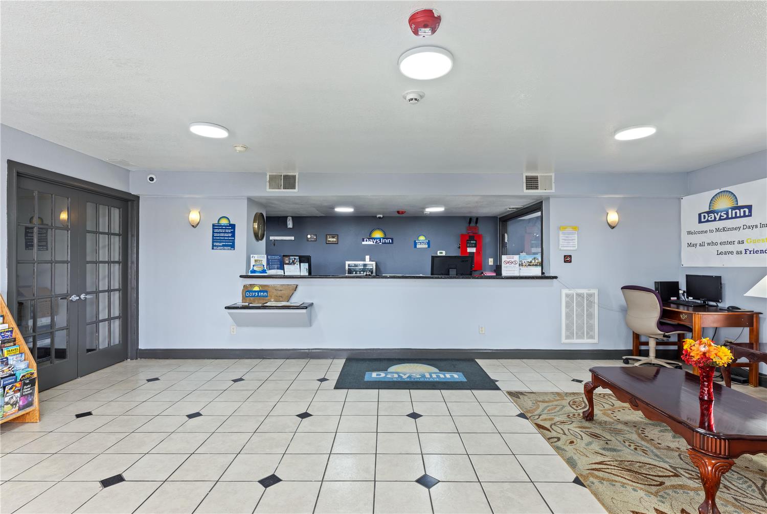 Фото Days Inn by Wyndham McKinney