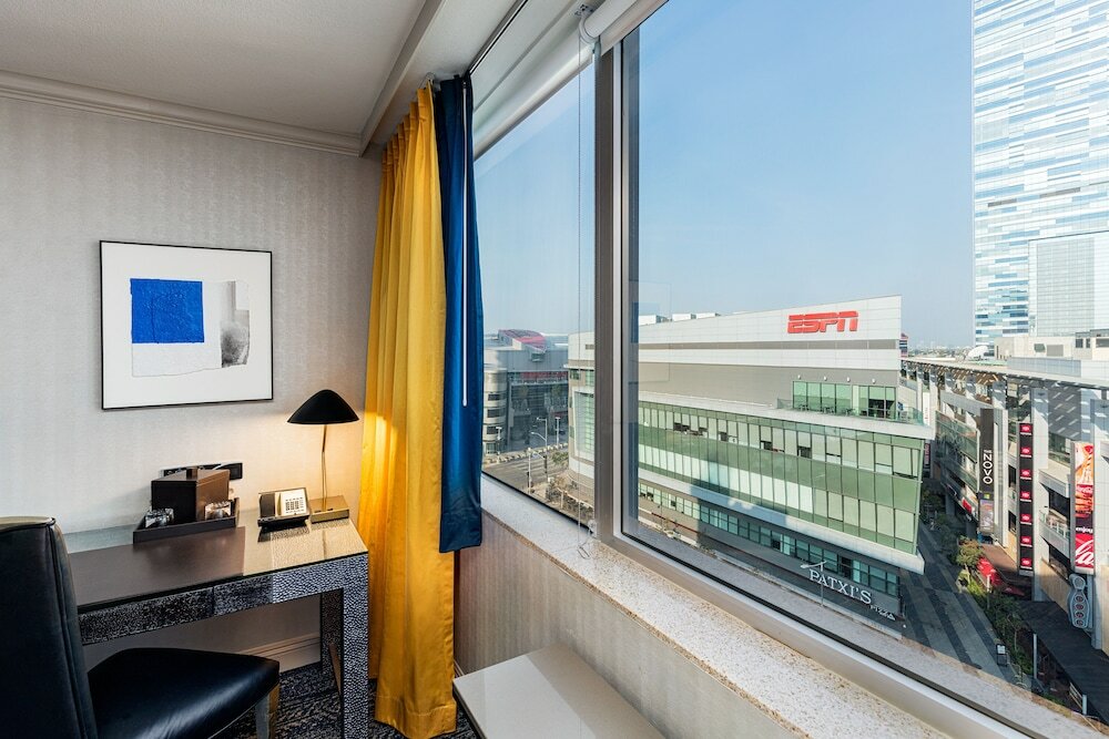 Фото E-Central Downtown Los Angeles Hotel