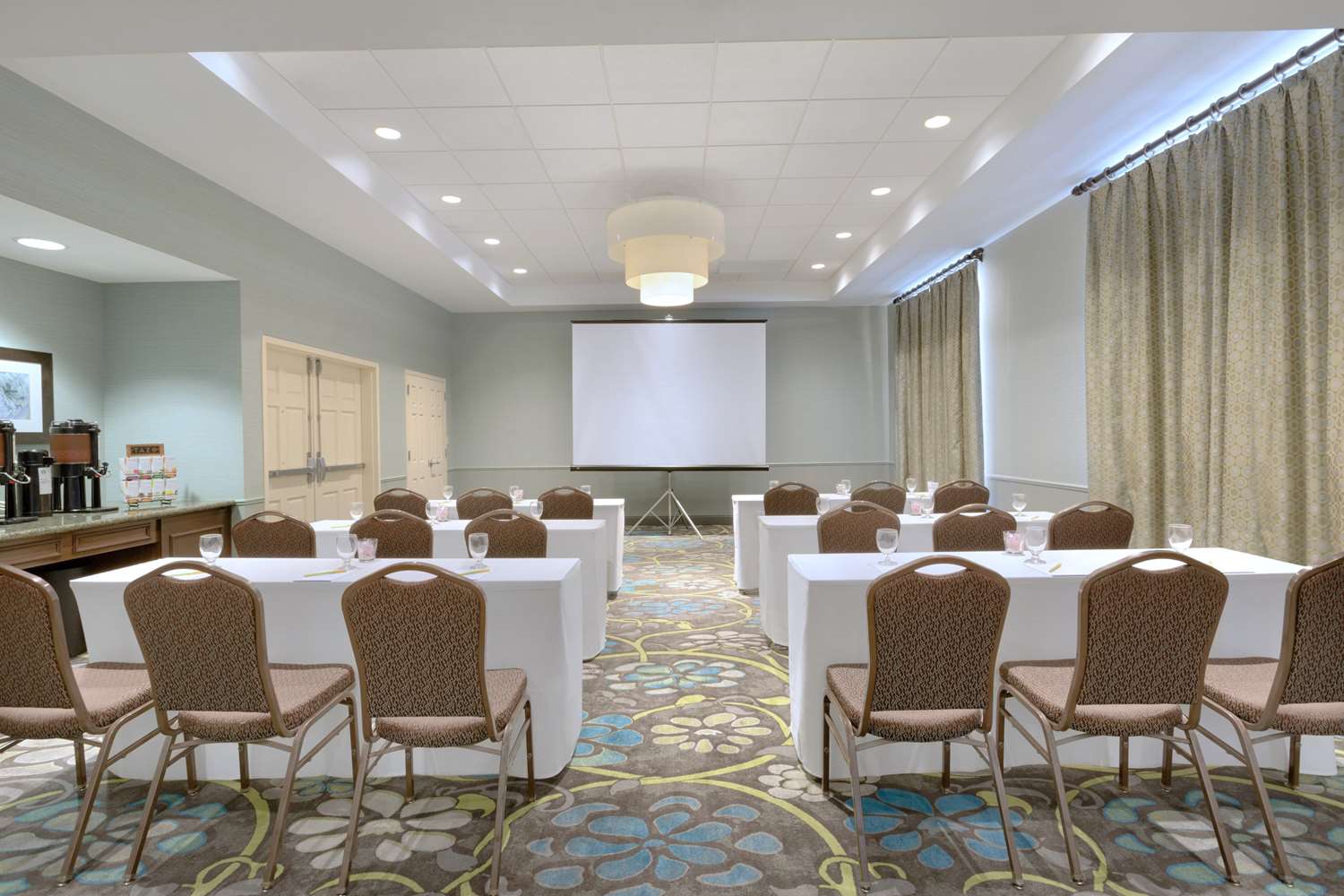 Фото Hilton Garden Inn Worcester