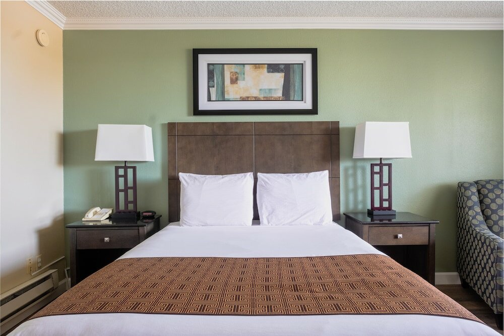 Фото Travelodge by Wyndham Monterey Bay