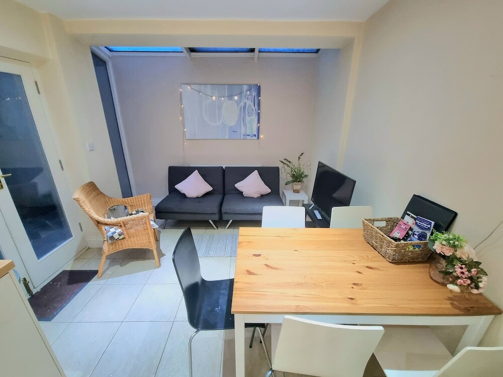 Фото Urban Stay Oxford Gardens Apartments