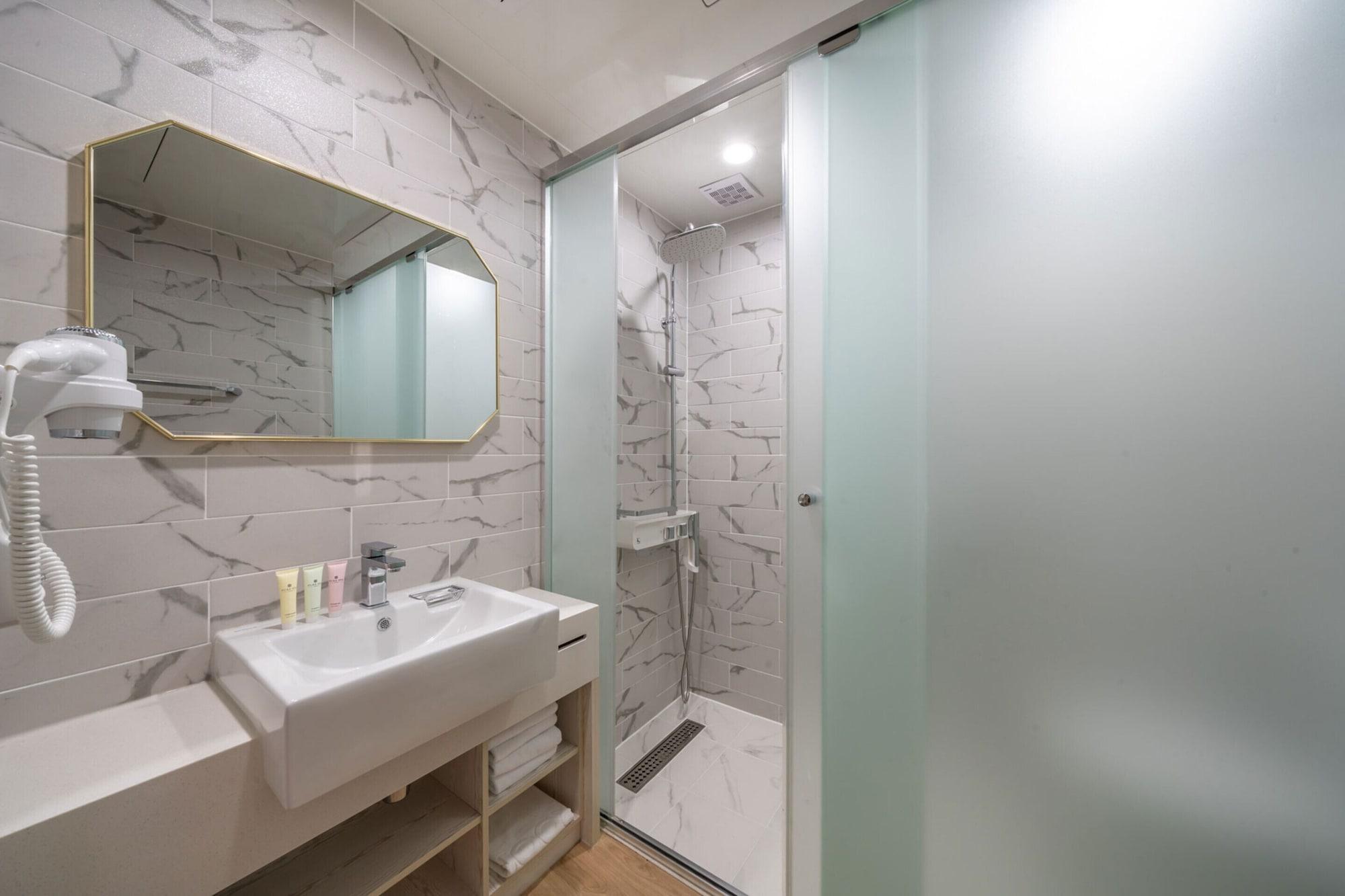 Фото Aroomi Hotel