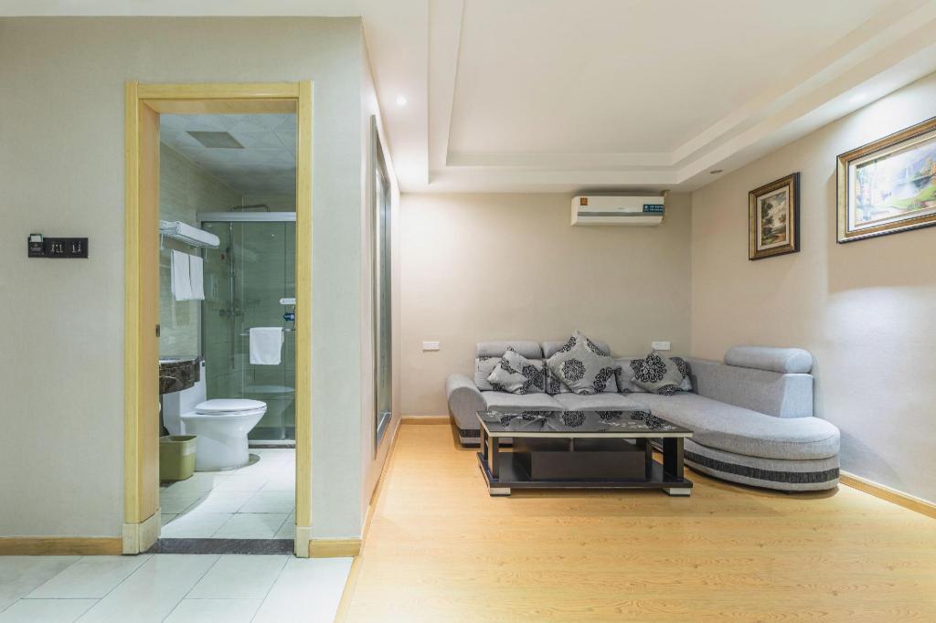 Фото GreenTree Inn Zhenjiang Danyang Development Zone Municipal Government Business Hotel